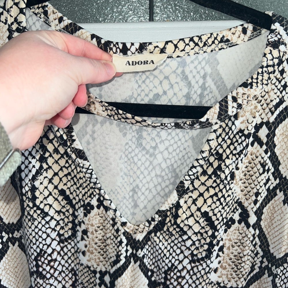 ADORA Black and Cream Patterned V-Neck Tee - Picture 2 of 3